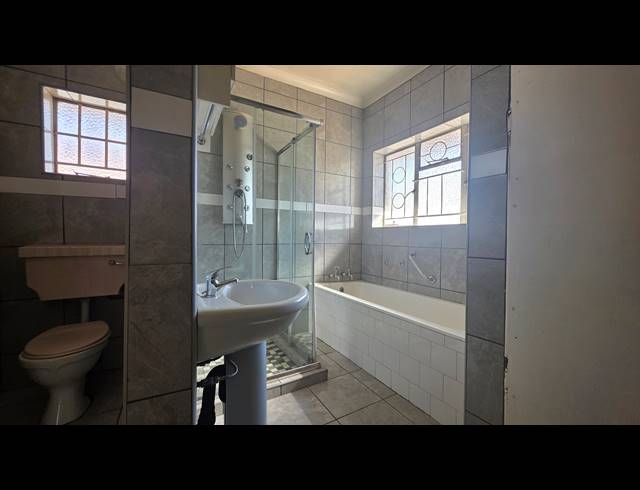 4 BEDROOM HOUSE FOR SALE IN SELECTION PARK